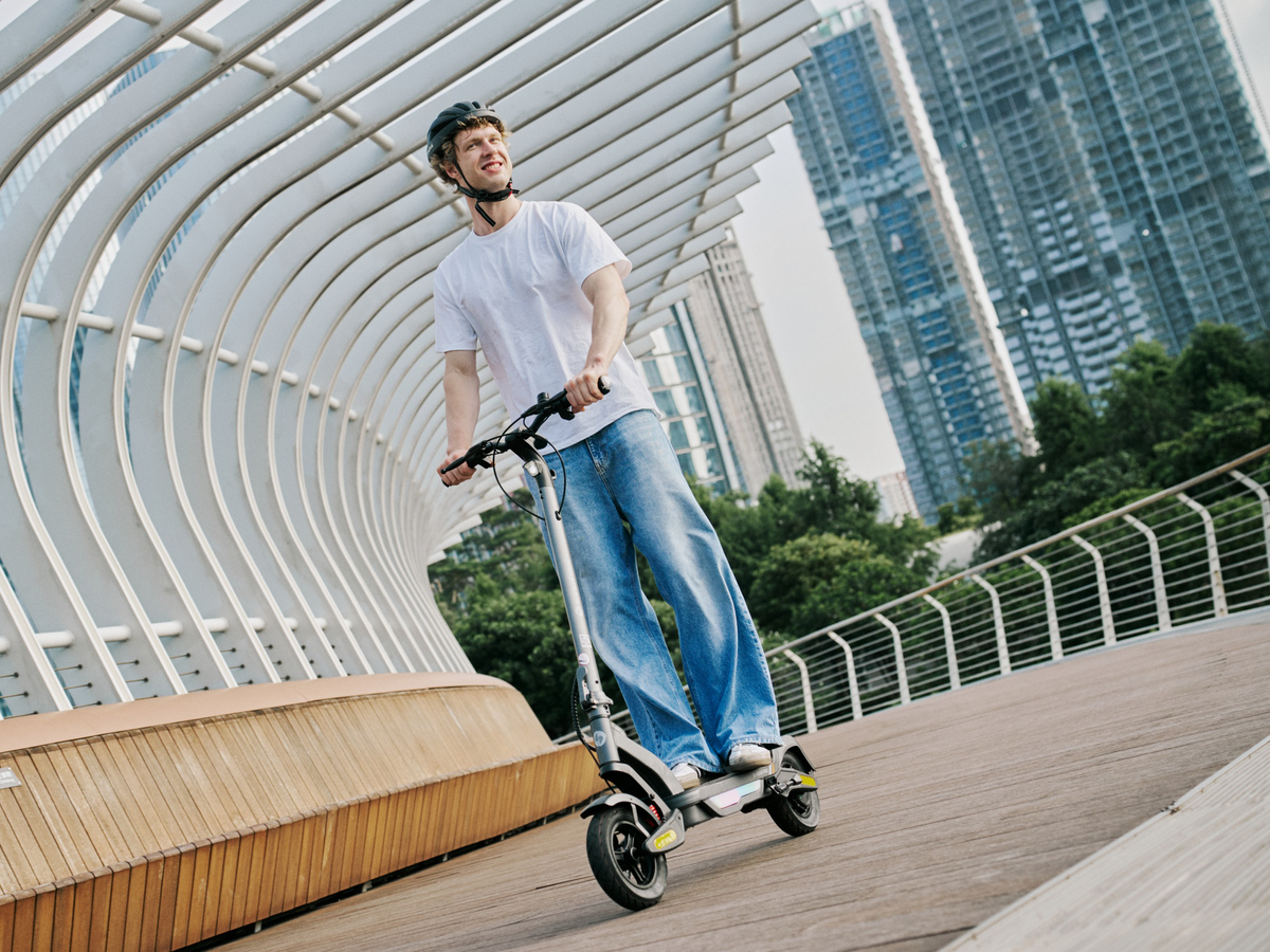 How to Choose the Best iSinwheel Electric Scooter for City Streets, Long Commutes, and Weekend Adventures