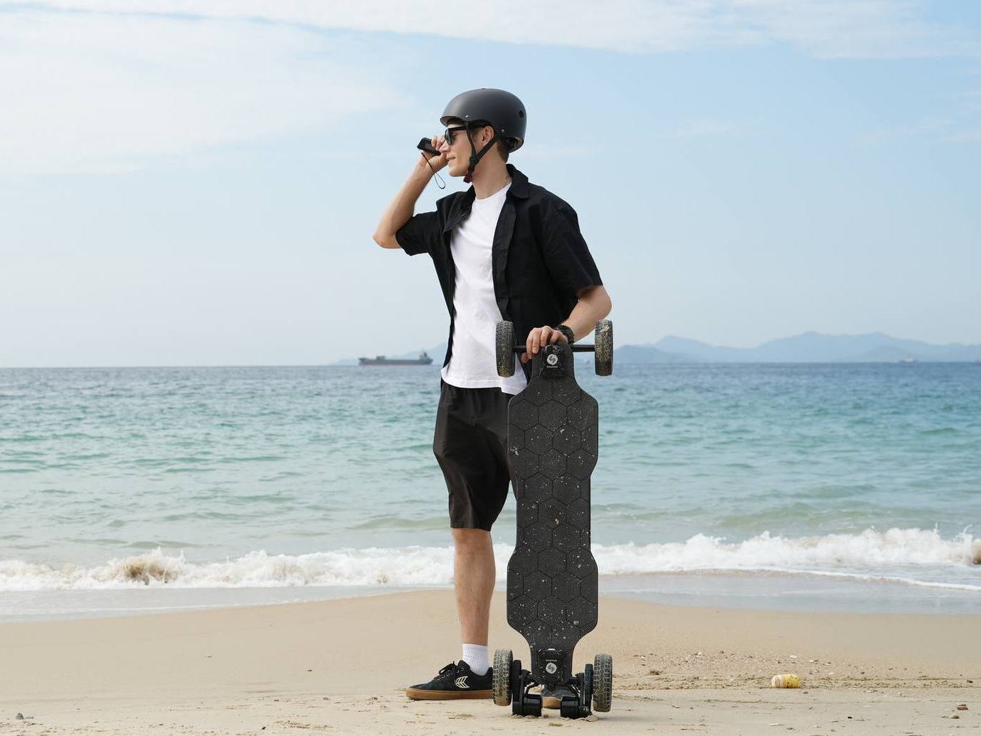 Introducing the isinwheel V10 Off-Road Electric Skateboard: Elevate Your Urban Adventure