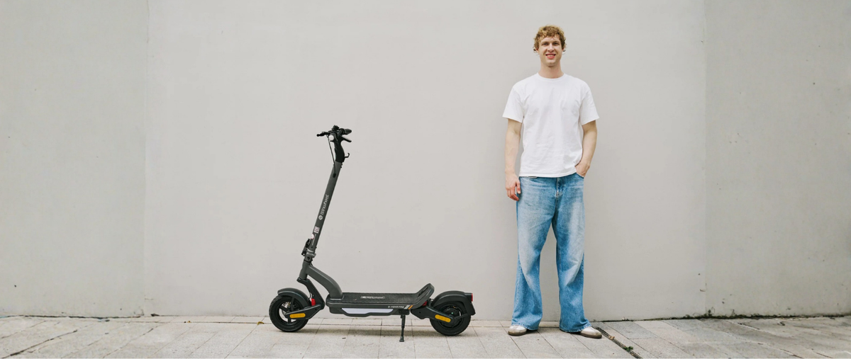 Electric Scooter vs. Electric Bike: Which iSinwheel Ride Is Right for You?
