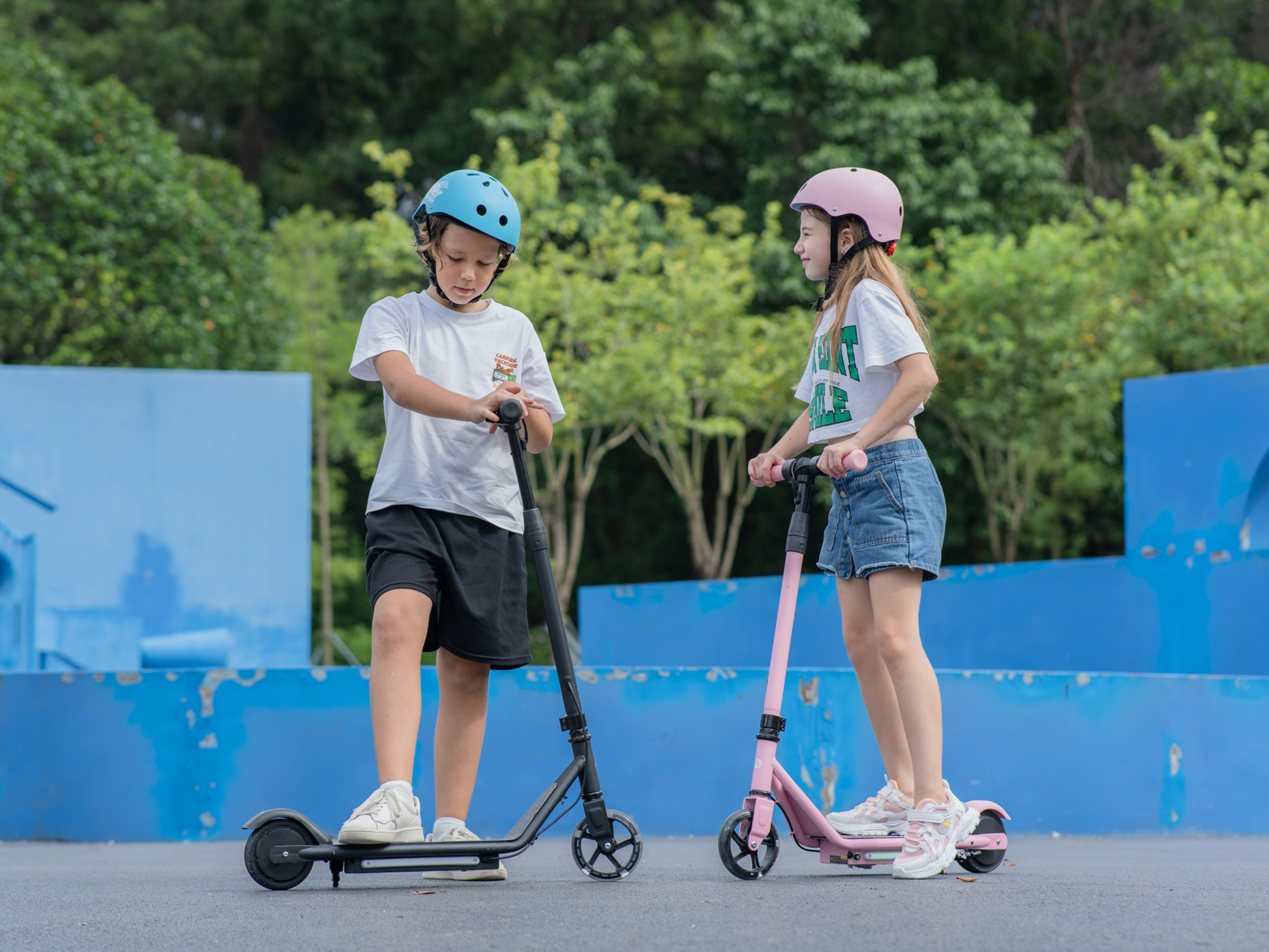 isinwheel S2 Electric Scooter for Kids Ages 6-14