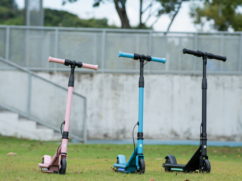 isinwheel S2 Electric Scooter for Kids Ages 6-14